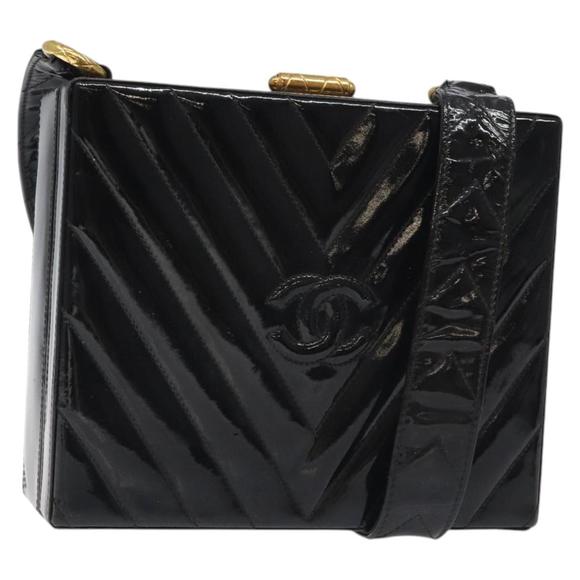 CHANEL V Stitch COCO Mark Shoulder Bag Patent leather Black Gold CC Auth 126704 - Picture 1 of 16